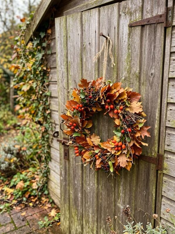 Autumn Leaf Wreath on the Shed – autumn idea for a small UK garden