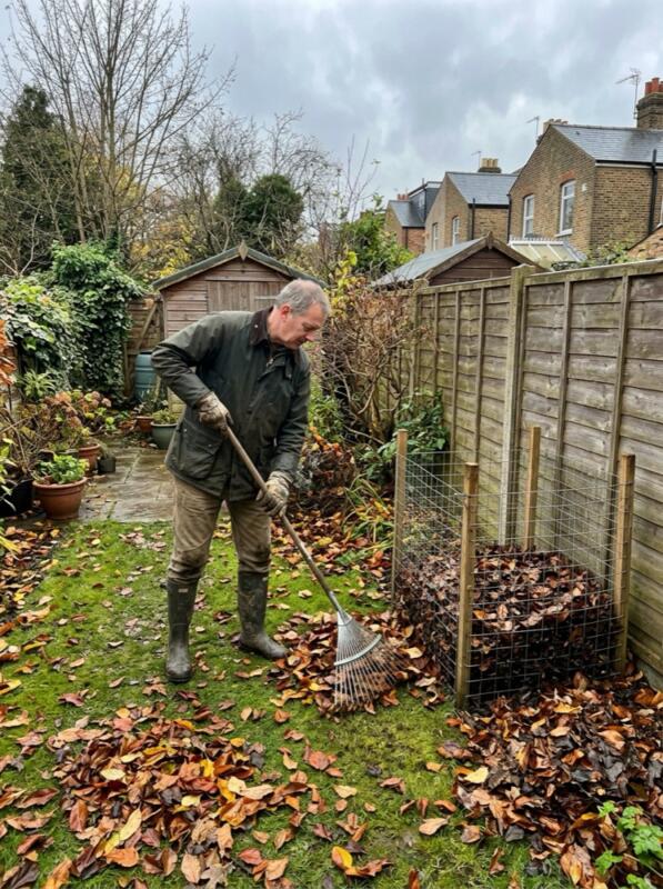 Make Leaf Mould in a Simple Wire Bin – autumn idea for a small UK garden